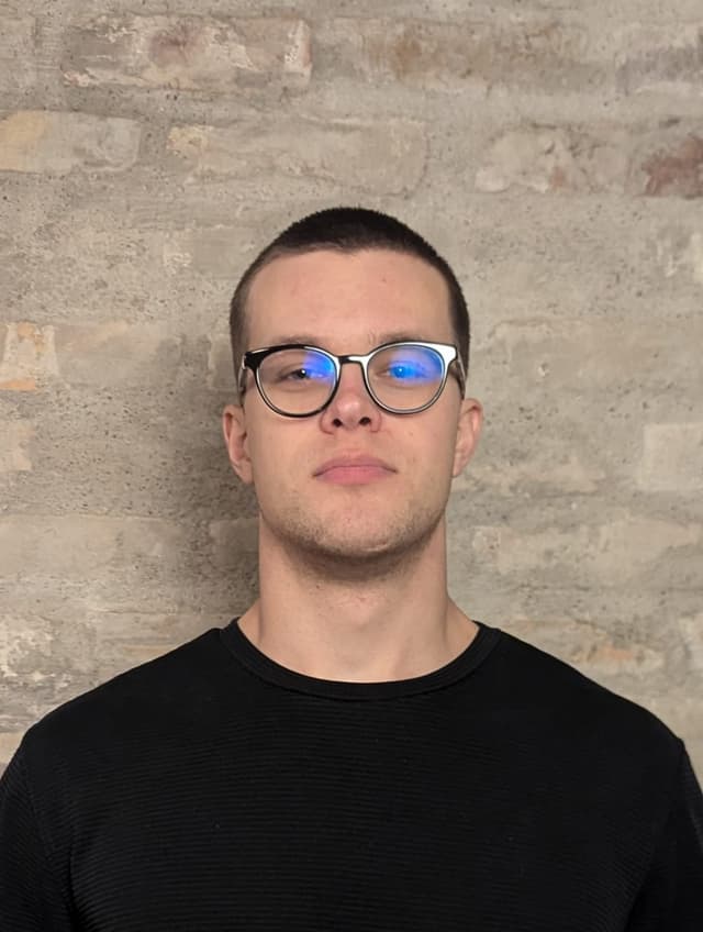 Pauls Olins headshot